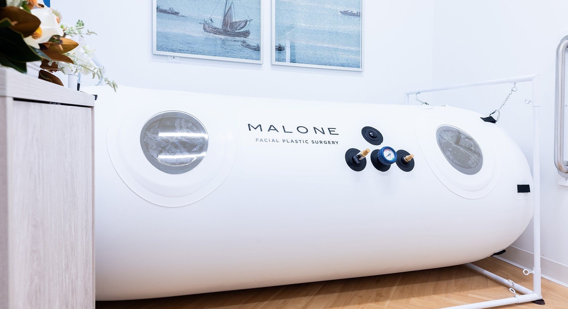 Hyperbaric chamber in a facial plastic surgery office.